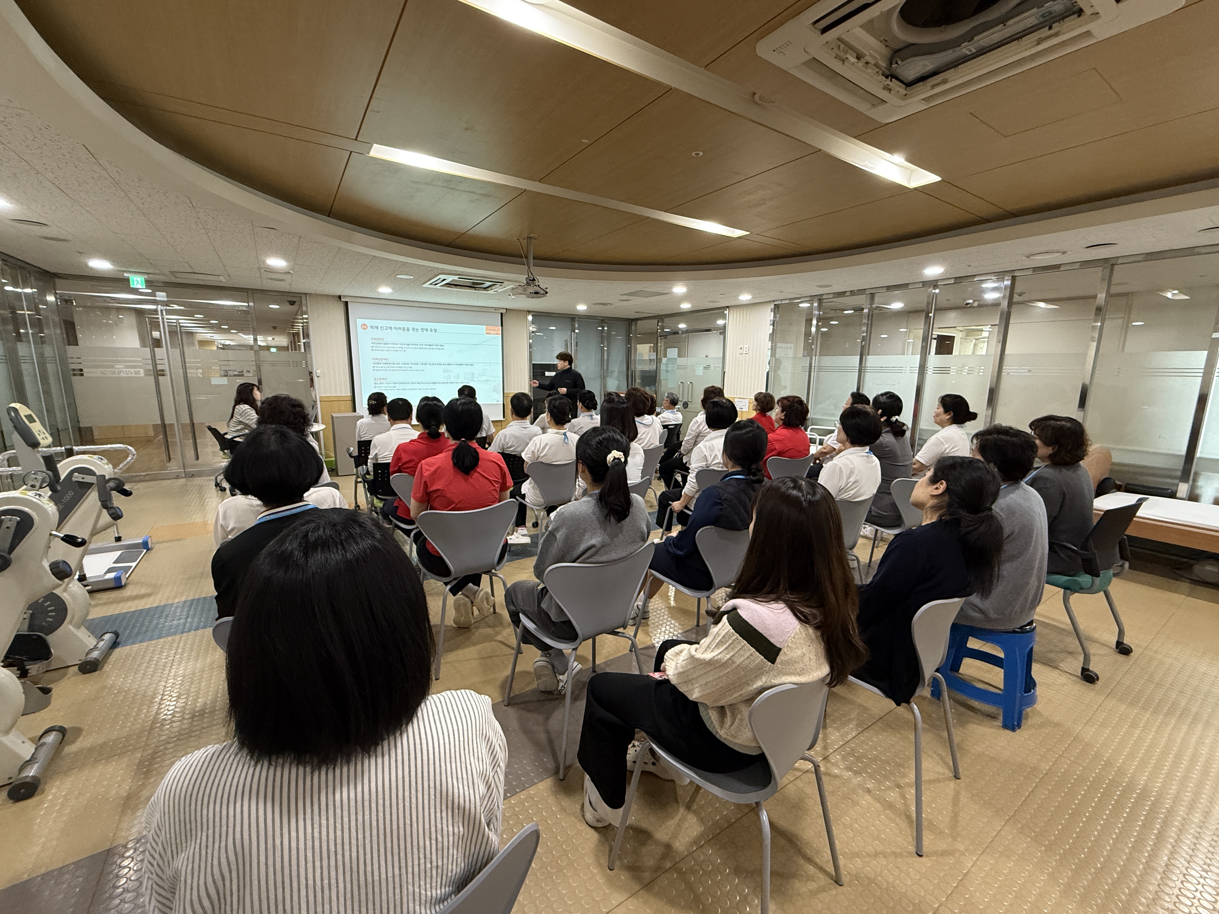 장애인학대 및 장애인 대상 성범죄 예방과 신고 교육(2).jpg