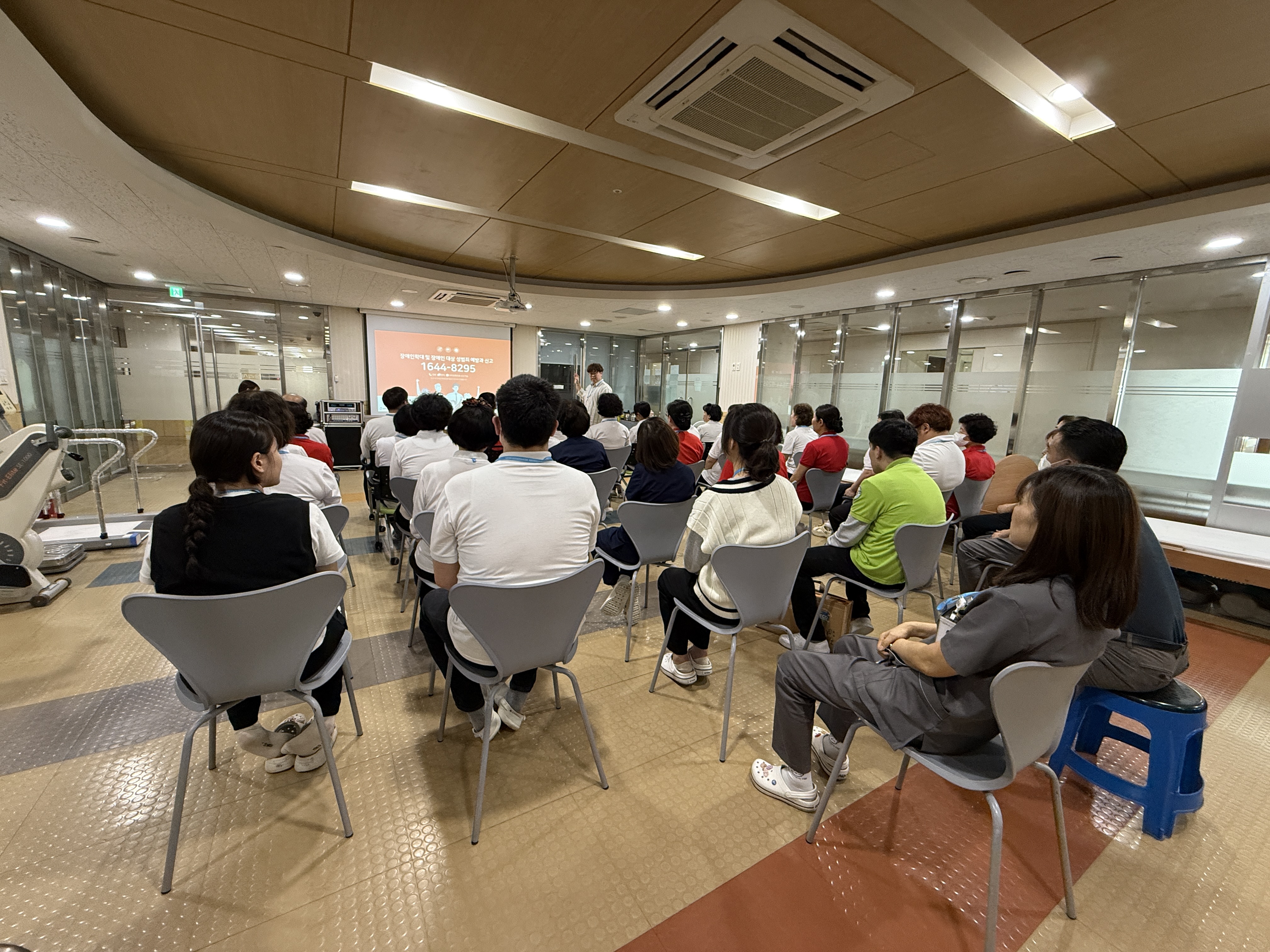 장애인학대 및 장애인 대상 성범죄 예방과 신고 교육(3).jpg