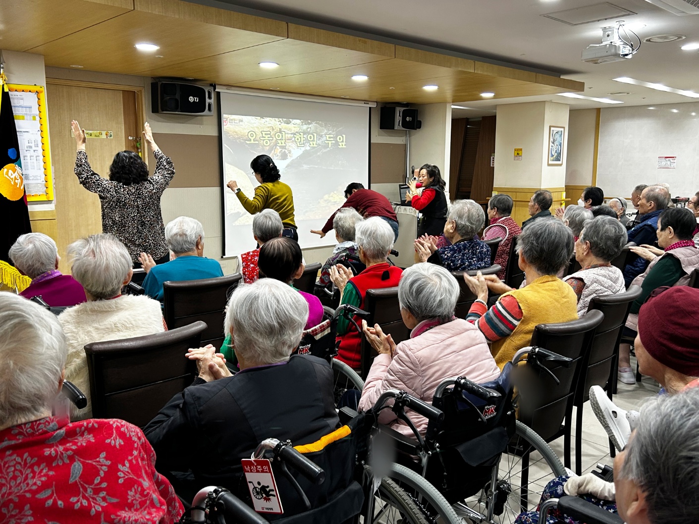 노래교실(10.28)(2).jpg