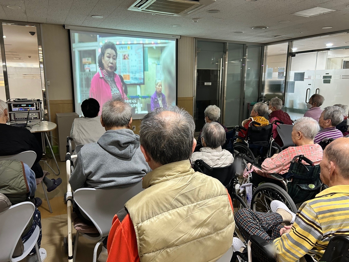 효도로 극장(2).jpg