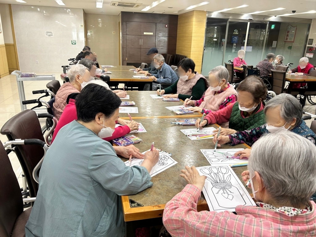효도로 대학 <수선화&튤립 꽃병 색칠하기>